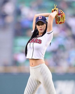 Clara winds up to throw the first pitch at a baseball game in Jamsil, southern Seoul, on May 3, wearing figure-hugging white leggings. She  found her name going viral following the event. / Korea Times file