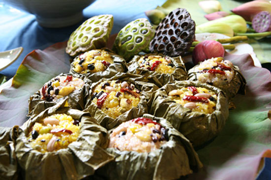 Rice containing five different grains is wrapped with a big lotus leaf 
/ Courtesy of Andong Hwaryeon