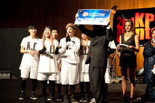A winning team in a regional final in Australia for “K-pop Festival in Gangwon 2013” receive free airplane tickets to Korea on Sept. 1. They will compete with other regional winners at the festival on Sept. 28 in Wonju, Gangwon Province. / Courtesy of Visit Korea Committee