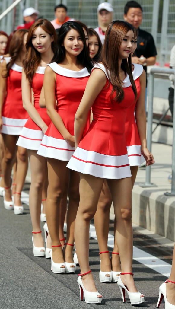 Racing girls (Yonhap)