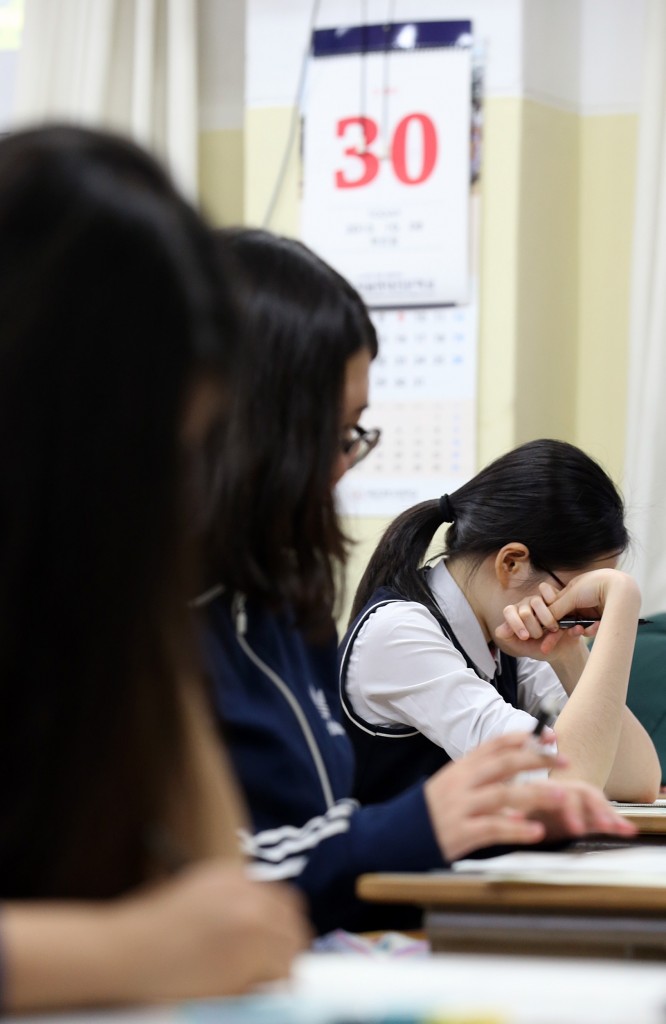 Critics claim that the education authorities should strengthen their monitoring of the SAT private institutes in order to prevent a recurrence of the leaks. (Yonhap) 