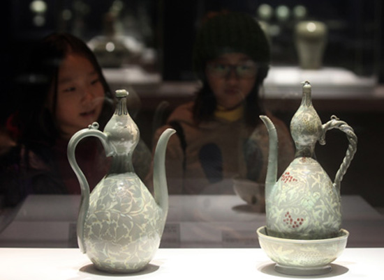 Visitors look at artifacts displayed at the National Museum of Korea’s Goryeo celadon exhibition hall, which reopened on Tuesday after a year of renovations. / Yonhap
