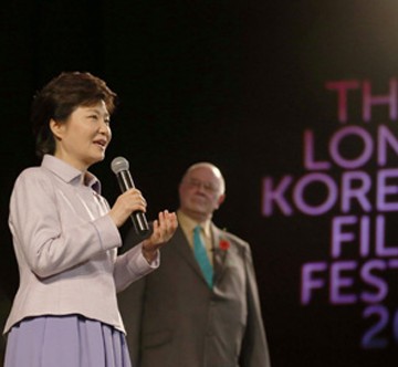 Korean President Park Geun-hye speaks at the opening ceremony of the London Korean Film Festival 2013 last week. / Yonhap
