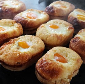 “Gyeranpang” (buns garnished with a cooked egg)