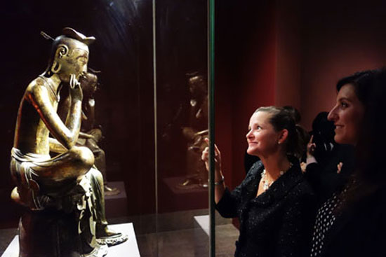 The Maitreya in Meditation, a 7th-century gilt-bronze Buddhist statue designated as National Treasure No. 83, is on display at the “Silla: Korea’s Golden Kingdom” exhibition at the Metropolitan Museum of Art (Met) in New York, the United States. The exhibition will continue through Feb. 23, 2014, featuring a total of 132 objects from the Silla Kingdom. 
/ Courtesy of National Museum of Korea