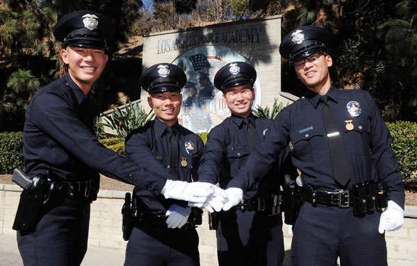 Four Koreans graduated from Los Angeles Police Academy on Friday. Kim Go(from left), Park Kyung-han, Park Myung-hun, Lee Ji-sung posed for picture after the ceremony. (Park Sang-hyuk)