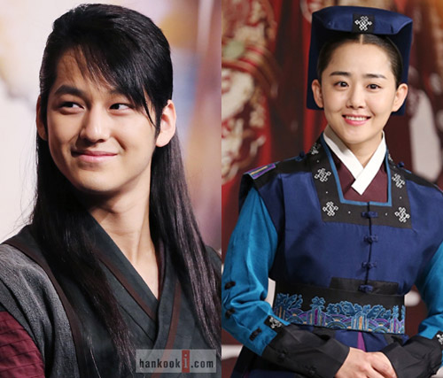 Kim Bum, left, and Moon Geun-young are dating. (Hankooki.com)