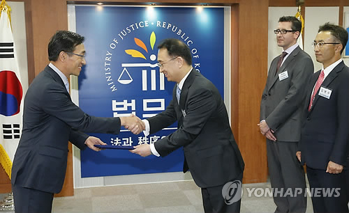 The market entry of the international law firms was made possible by Korea’s ratification of free trade agreements with the European Union and the United States just last year. (Yonhap)