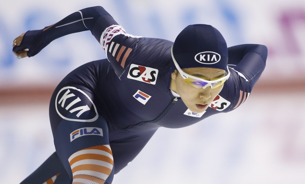  South Korea's Sang-Hwa Lee skates to victory in the ladies 500 meter competition at a World Cup speedskating event in Calgary, Alberta, Friday, Nov. 8, 2013. (AP Photo/The Canadian Press, Jeff McIntosh) 