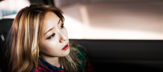 Underground R&B singer Shin Bo-kyung, better known as Boni, says K-pop's rise has fueled the departure of underground musicians to the trendy music scene in an attempt to earn money and fame easily. (Photography by Park Young-kyu)