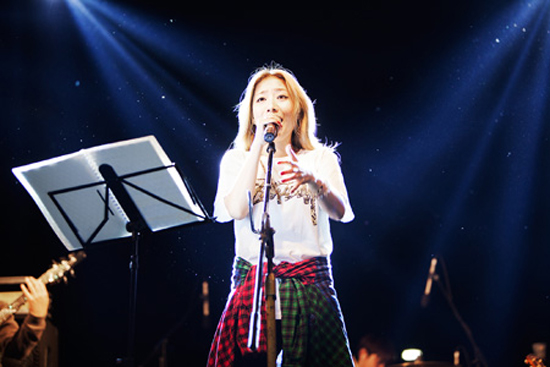 Boni sings during a festival hosted by the U.S. Forces Korea, headquartered in Yongsan, Seoul, on Oct. 19.