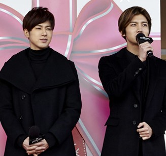 TVXQ members appear at the Universal Studios Japan in Osaka on Dec. 12.
(Courtesy of SM Entertainment)