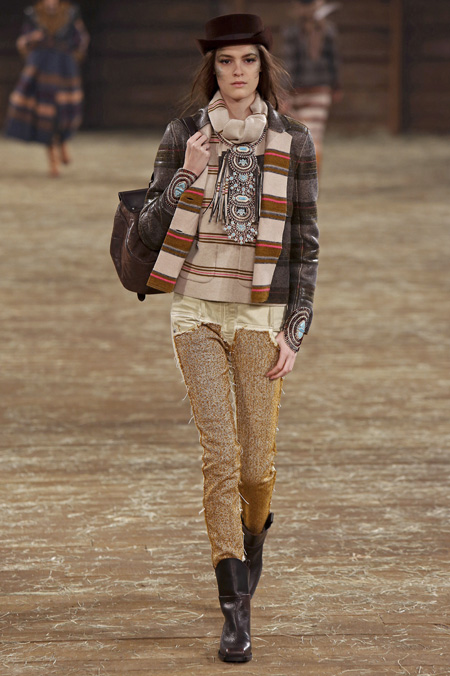A model walks on a runway wearing pants made from TROA’s hanji fabric during Chanel’s Pre-Fall 2014 fashion show in Dallas, Texas on Dec. 10. (Courtesy of Evans Caglage/Firstview.com)
