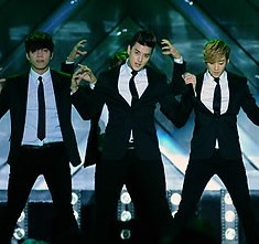 South Korea pop group UKISS performs on the stage during the 2013 Hallyu Dream Concert in Kyungju, South Korea on October 06, 2013. (Yonhap)