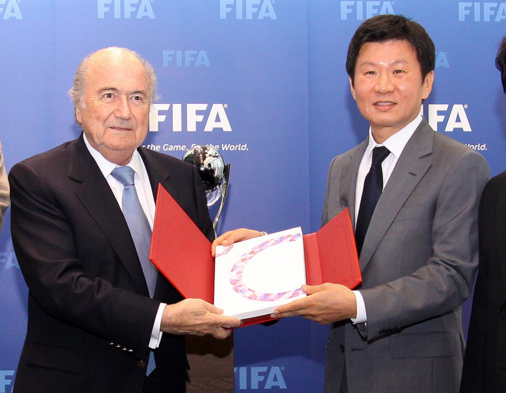 FIFA and its president Sepp Blatter has selected S. Korea as the host for 2017 U-20 World Cup . Korean Football Association head Jung Mong-gyu, right, led the effort. (Yonhap)
