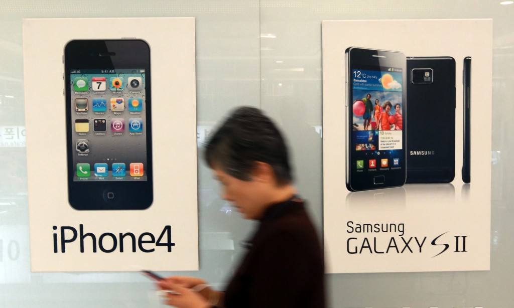 Samsung received a major blow in its legal battle against Apple. (Yonhap)