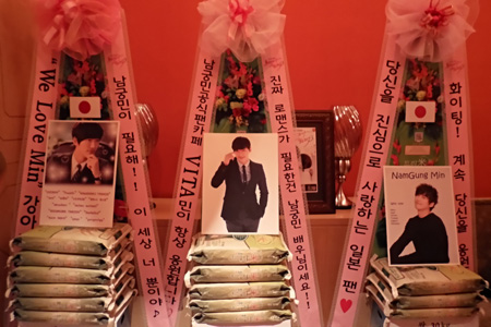 Stacks of rice, sent by Namgung Min’s overseas fans, adorn the hallway leading to a press conference room at Patio 9, Nonhyeon-dong, Seoul, where his upcoming drama was presented. (Korea Times photo by Kang Hyun-hye)