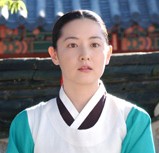 Lee Young-ae stars in a scene from the popular 2003 drama “Daejanggeum.”