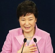 President Park Geun-hye speaks during her first New Year press conference at Cheong Wa Dae, Monday. (Yonhap)