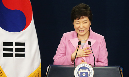 President Park Geun-hye speaks during her first New Year press conference at Cheong Wa Dae, Monday. (Yonhap)