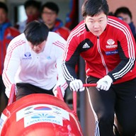 Bobsledders Won Yun-jong, right, and Seo Yeong-woo, who will represent Korea at the Sochi Olympics, practice at their training facility in PyeongChang, Gang-won Province, Monday. (Yonhap)