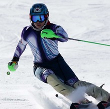 After being sidelined from the 2006 and 2010 Games, Jung Dong-hyun is eyeing his first Olympic appearance in Sochi. (Yonhap)