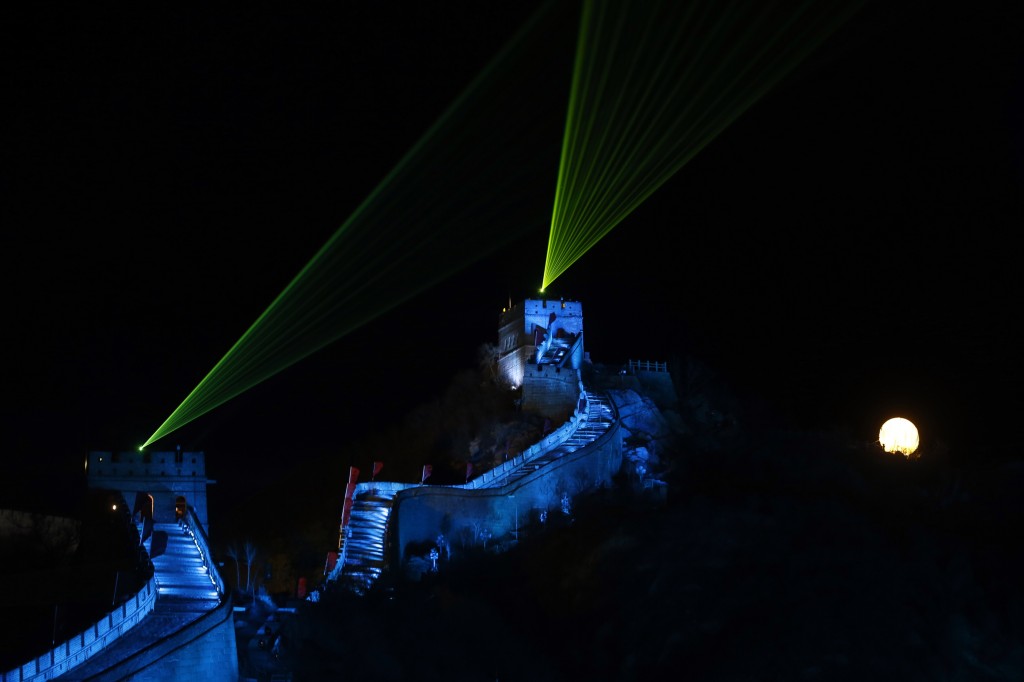 Laser lights shoot from towers during a New Year's Eve count down to 2014 held at the Great Wall of China in Beijing, China, Tuesday, Dec. 31, 2013. (AP Photo/Ng Han Guan) 