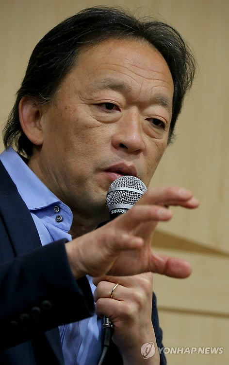 Conductor Chung Myung-whun speaks during a press conference in Seoul, Thursday. (AP-Yonhap)