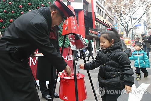 South Korea's Salvation Army said it brought in more than 6.3 billion won (US$5.97 million) through its annual red kettle campaign in December, which is all time high since their operation began back on 1928 in Korea. 
The Salvation Army Korea Territory collected the money through its year-end street, online, ARS and other campaigns, which closed on Tuesday. 
Although the street collection is over, the charity will continue to receive donations for the 2013-2014 campaign that ends Oct. 31, this year, with the goal of collecting 10 billion won. (Yonhap)