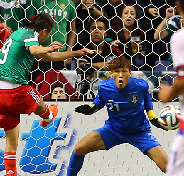 Oribe Perralta traps, turns, and scores in one motion to give Mexico 1-0 lead. (Yonhap)