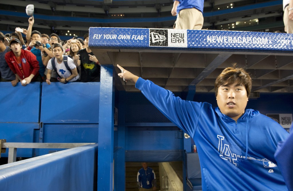 Dodgers' pitcher Ryu Hyun-jin will have his pen ready like he is holding one in the picture. (AP)