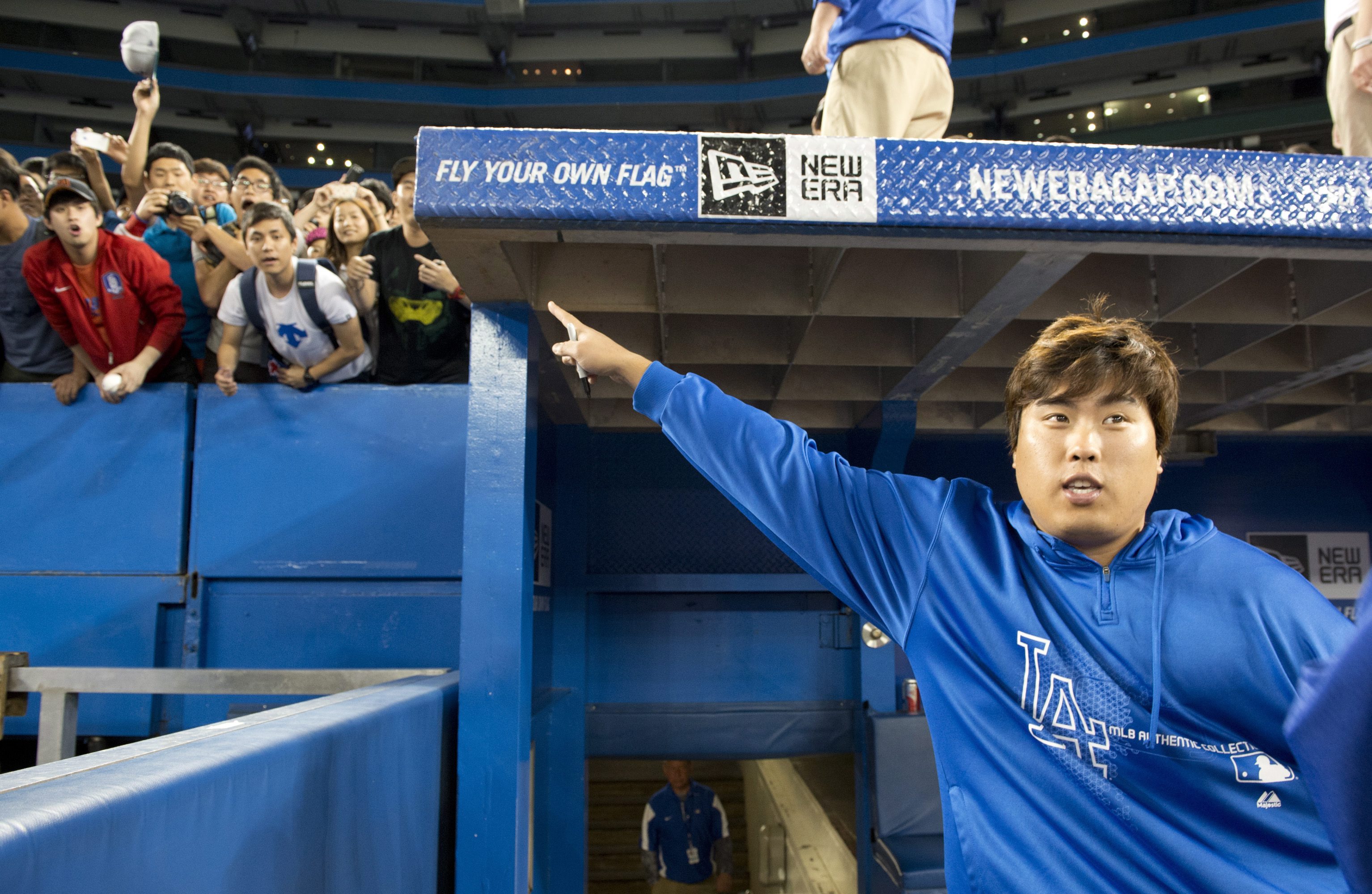 Dodgers' pitcher Ryu Hyun-jin will have his pen ready like he is holding one in the picture. (AP)