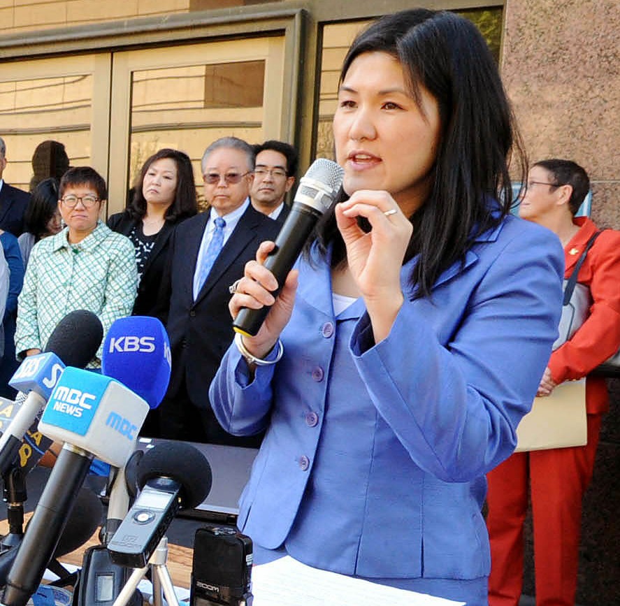 Executive director of Korean American Family Services Connie Chung Joe, right, is announcing their new Korean Foster Family Initiative to recruit Korean foster parents to provide culturally and linguistically appropriate homes for Asian/Korean foster children on Wednesday. (Park Sang-hyuk)