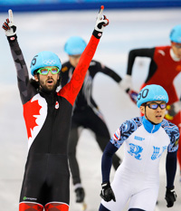 Canada's Charles Hamelin, left, gestures as he crosses the finish line ahead of Russia's Viktor Ahn in the men's 1500-meter final. (AP/Yonhap)