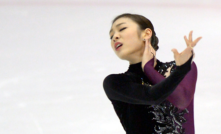 Figure skater Kim Yu-na performs her long program to “Adios Nonino” at the Korean national figure skating championships on Jan. 5. She will compete at the Sochi Winter Games with rivals Asada Mao of Japan and Gracie Gold of the United States. (Yonhap)