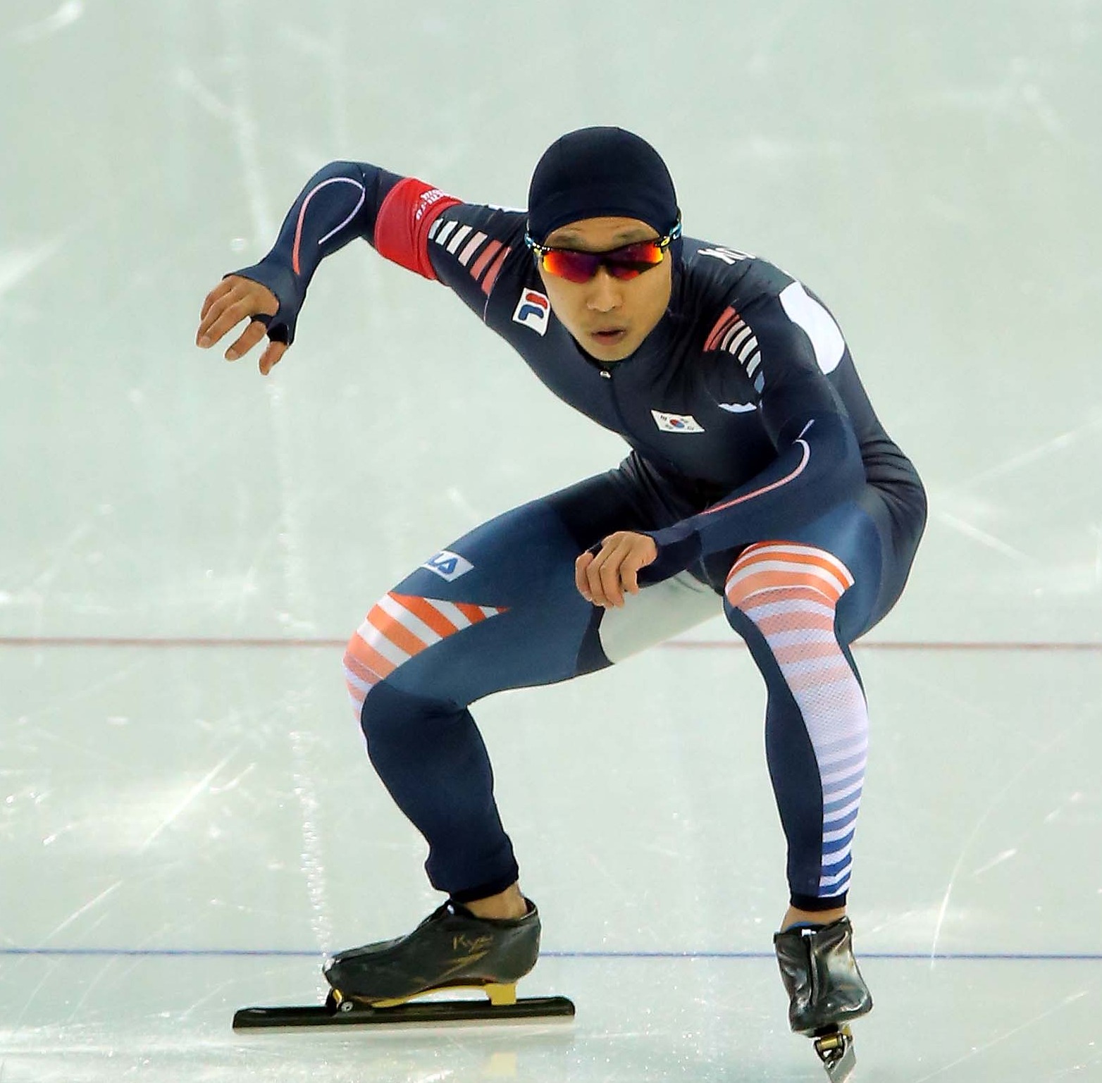 Six-time Olympian Lee Kyou-hyuk started out well in 1,000 meter race, but could not maintain that pace. (Yonhap)