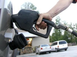 The average price for gas  has dropped for seven consecutive days. (Korea Times file) 