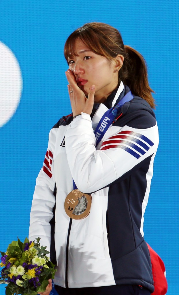 Park, understandably couldn't hold back the tears. (Yonhap)