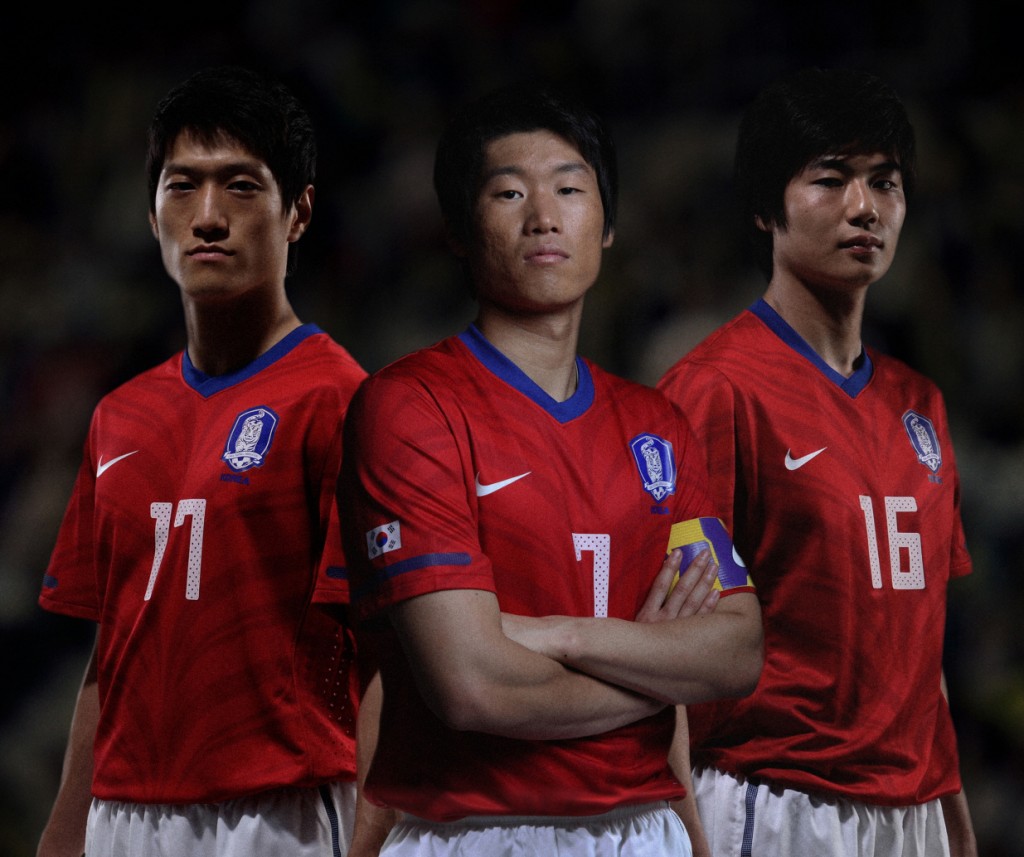 The decision is final. Park Ji-sung, middle, will not be teaming up with Ki Sung-yeung and Lee Chung-young again. (Korea Times file)