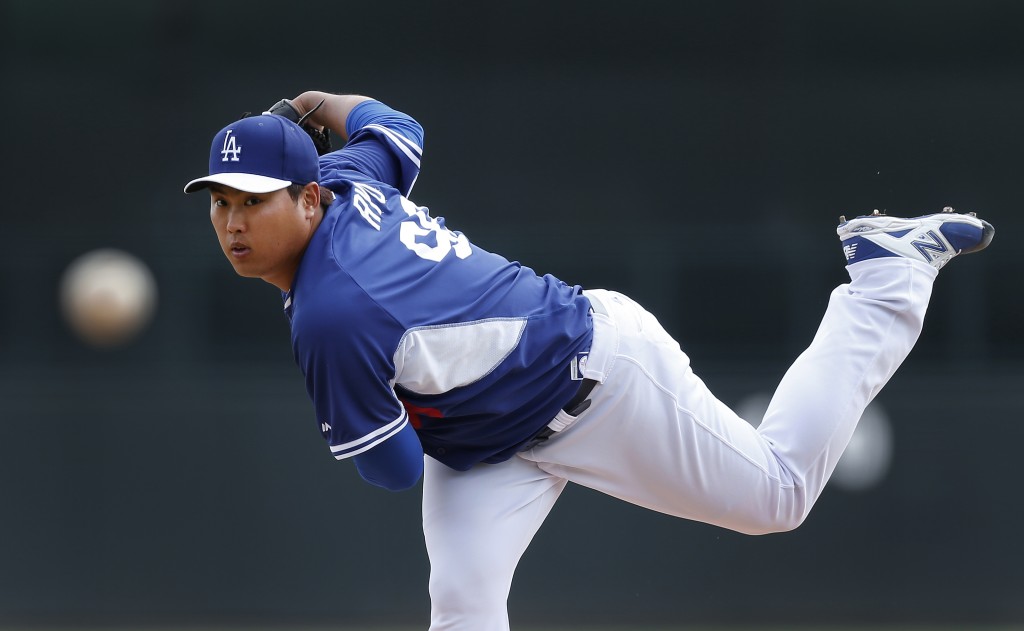 Los Angeles Dodgers pitcher Ryu Hyun-Jin, of South Korea, throws to a Chicago White Sox batter in the first inning of an exhibition baseball game in Glendale, Ariz., Friday, Feb. 28, 2014. (AP Photo/Paul Sancya)  