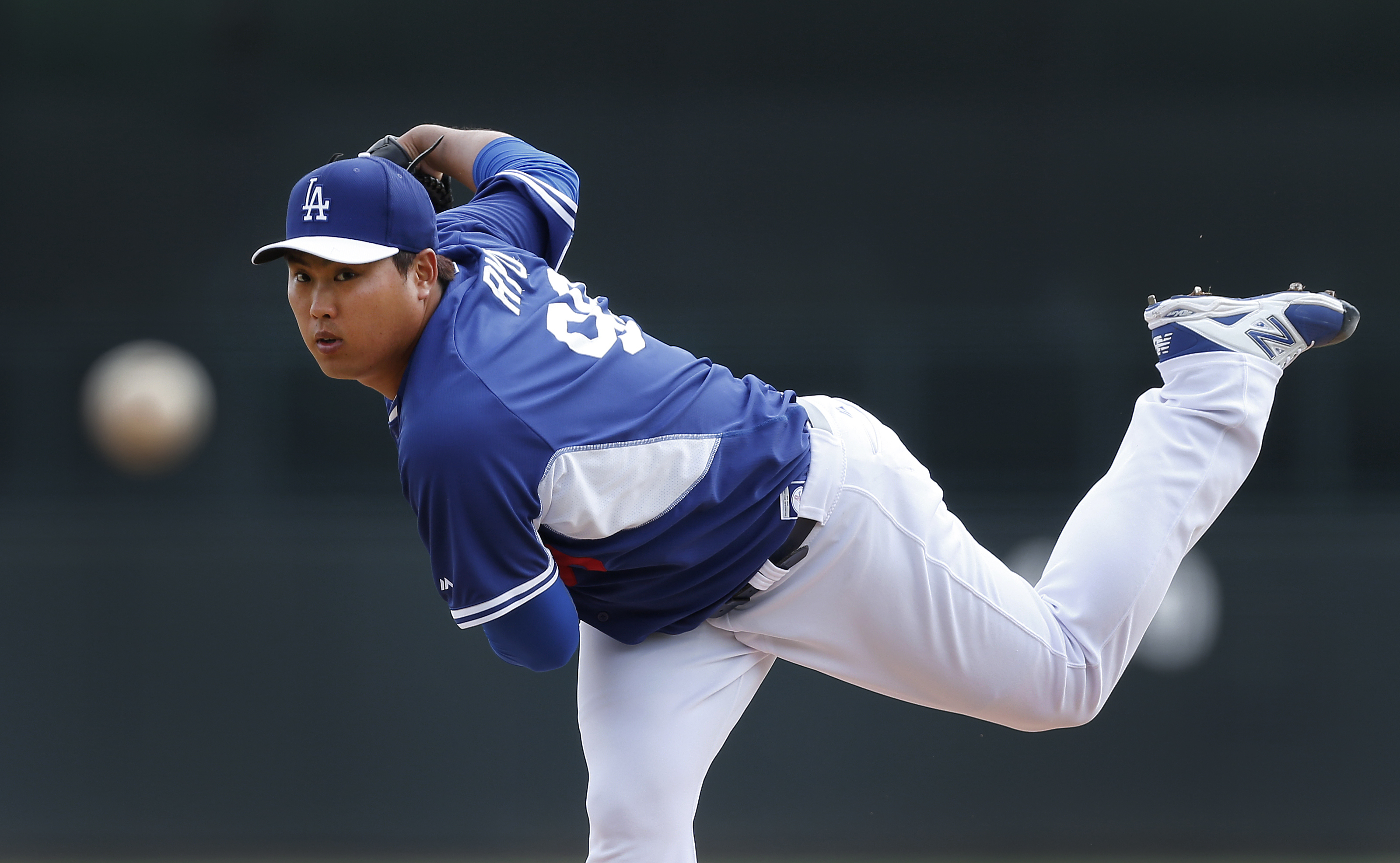 Los Angeles Dodgers pitcher Ryu Hyun-Jin, of South Korea, throws to a Chicago White Sox batter in the first inning of an exhibition baseball game in Glendale, Ariz., Friday, Feb. 28, 2014. (AP Photo/Paul Sancya)