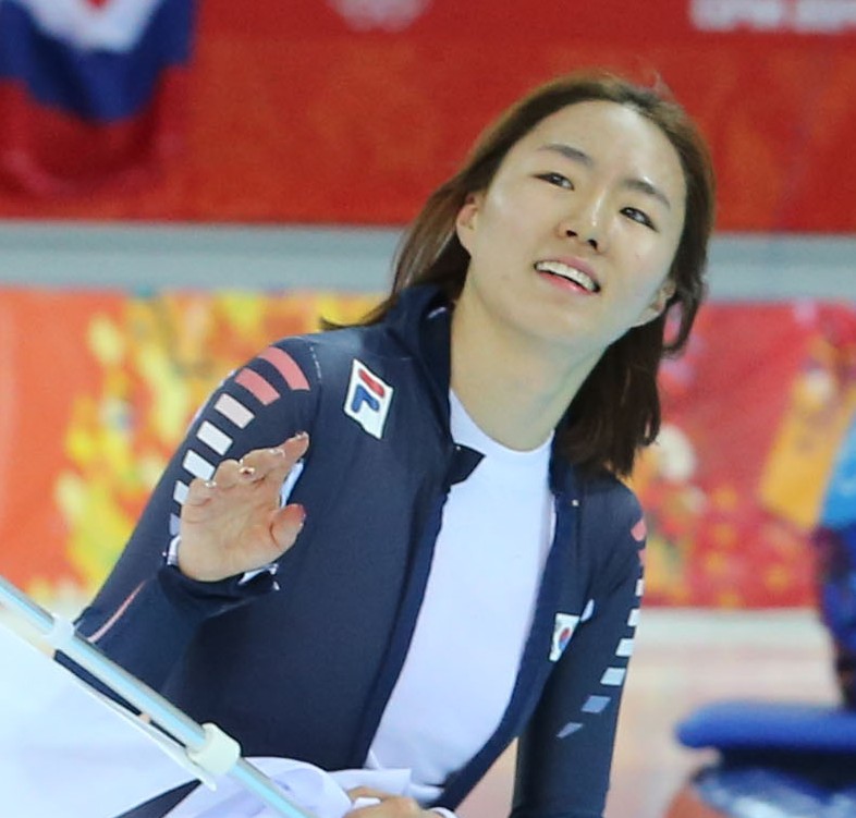 Lee Sang-hwa successfully defended her Olympic title. (Yonhap)