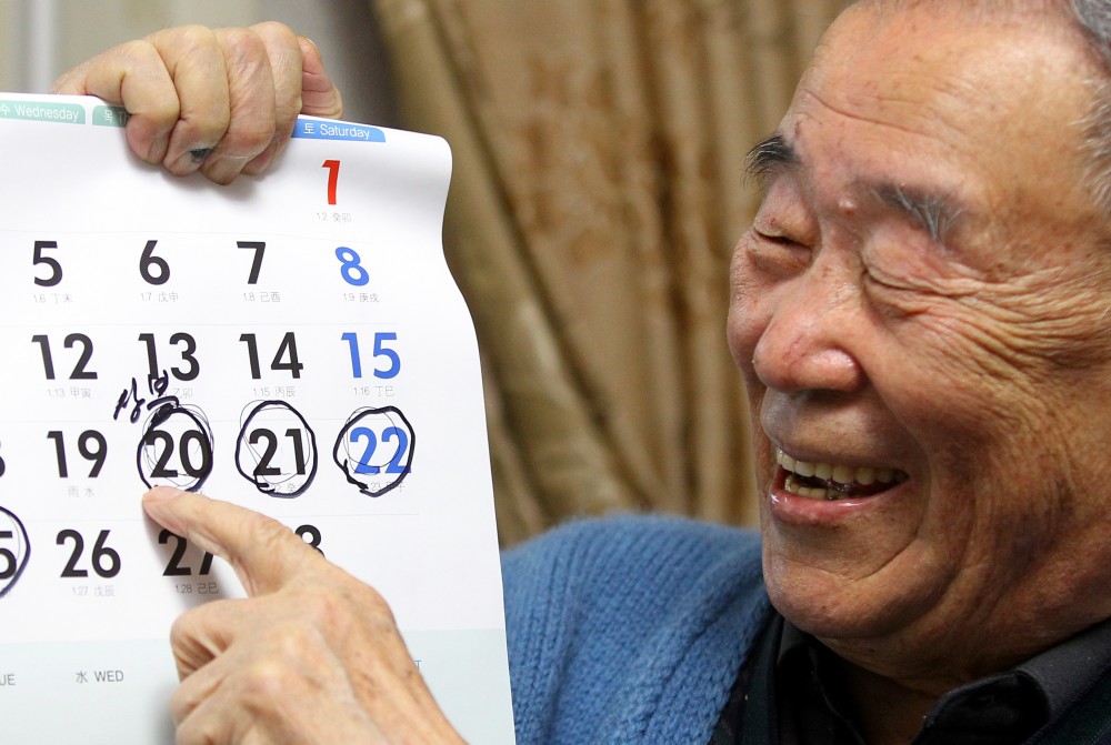 Mr. Kim Myung-do, now 90-years old, cannot wait to see his sister again. (Newsis)