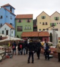 Tourists are busy taking photos at a venue that was featured in a scene in the drama “My Love From the Star” at Petite France, in Gapyeong, Gyeonggi Province, Wednesday. (Korea Times photo by Kim Ji-soo)