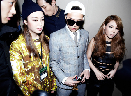 Kathleen Kye, left, enters a showroom with her long time patrons G-Dragon and Ciel at her 2013 Fall/Winter collection, at the Seoul Fashion Week, held in March 2013. (Courtesy of Kathleen Kye)