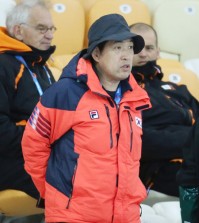 Jeon Myeong-gyu, who resigned at the vice chairman of the national skating body on Monday, had been long suspected of unfairly favoring athletes from the Korea National Sports University to represent the country in international events. (Yonhap)