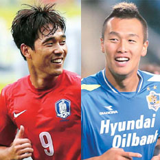 Park Chu-young, left, and Kim Shin-wook will get plenty of looks on Wednesday's friendly against Greece. (Yonhap)