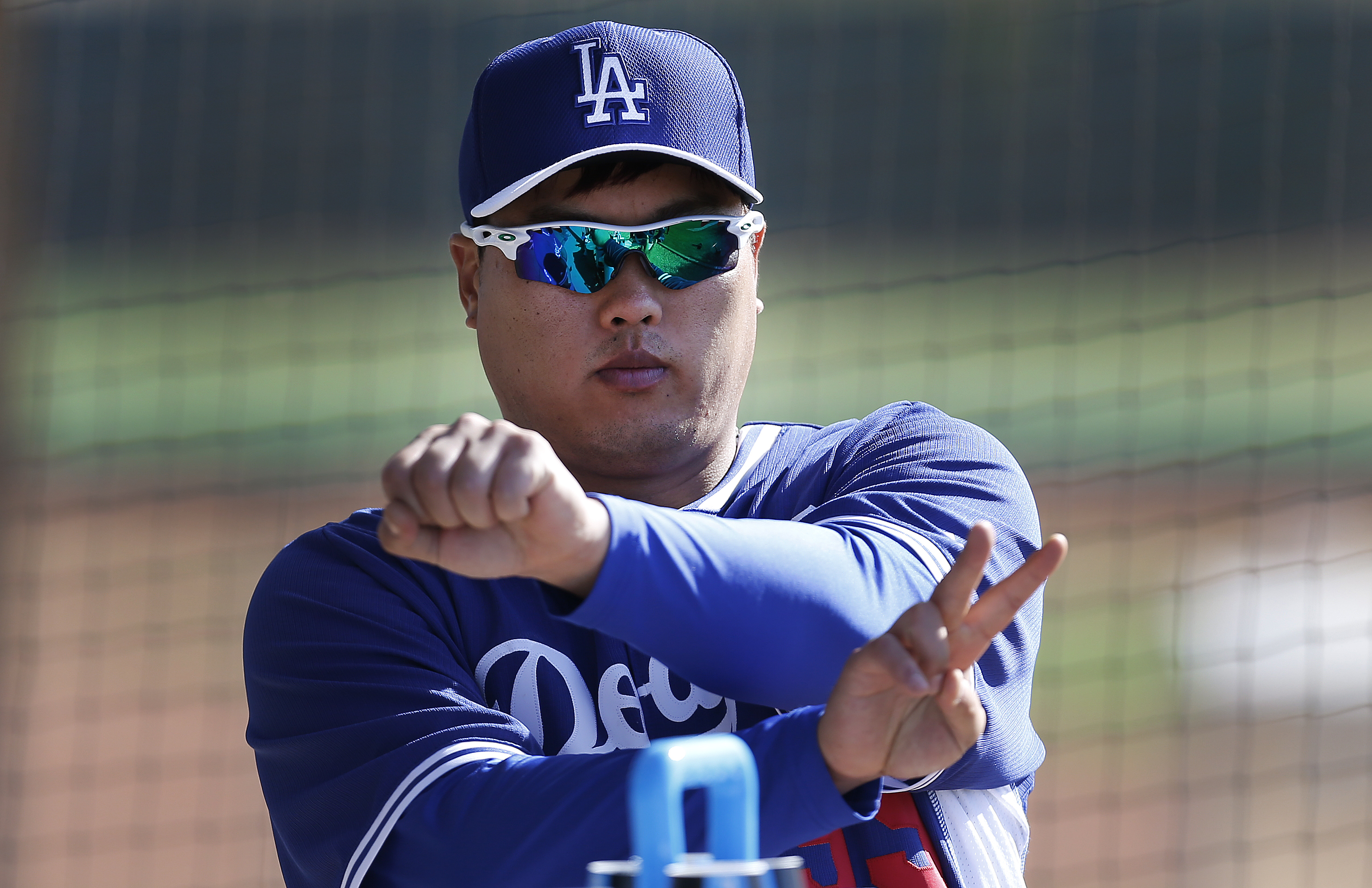 Los Angeles Dodgers' starting pitcher Ryu Hyun-jin began throwing for the first time on Tuesday following his season-ending shoulder surgery back in May. (AP Photo)