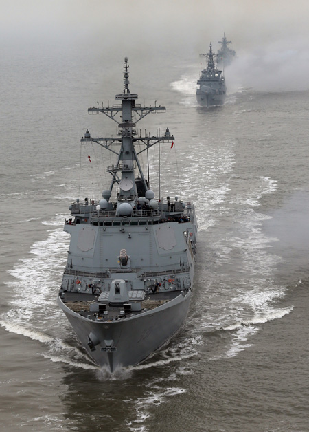 The 7,700-ton Aegis destroyer, King Sejong the Great, appears in waters off the Yellow Sea, Wednesday, during a naval drill held ahead of the fourth anniversary of the sinking of the Cheonan which falls on March 26. (Yonhap)