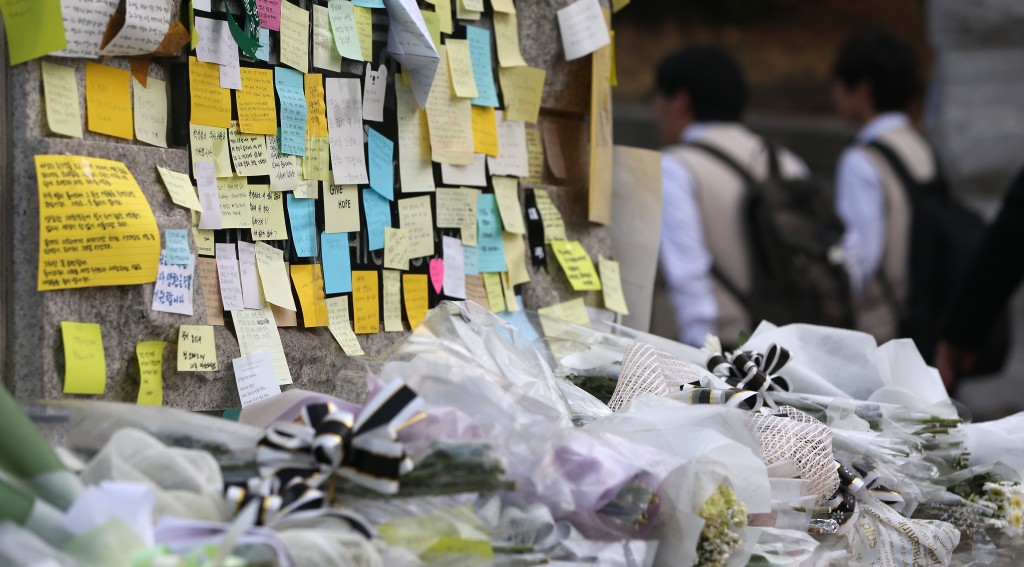 Danwon High School in Ansan reopened eight days after it closed following the sinking of the ferry Sewol with its sophomores and teachers onboard. (Yonhap)